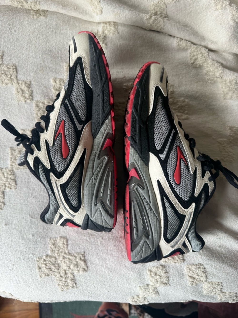 Jeff Staple x Brooks Adrenaline GTS 4 - Picture 5 of 7